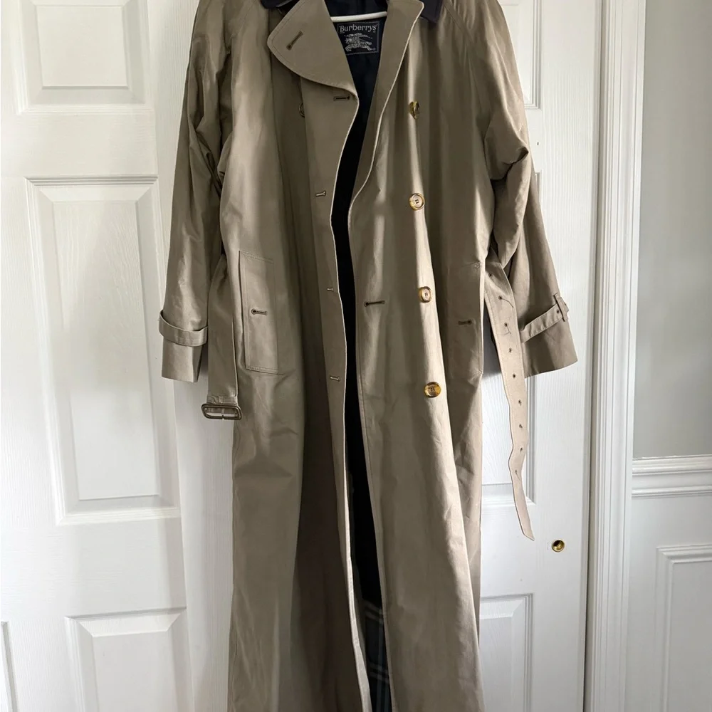 Vintage Burberry Trench Coat w zip-out wool lining and collar - Picture 3 of 8
